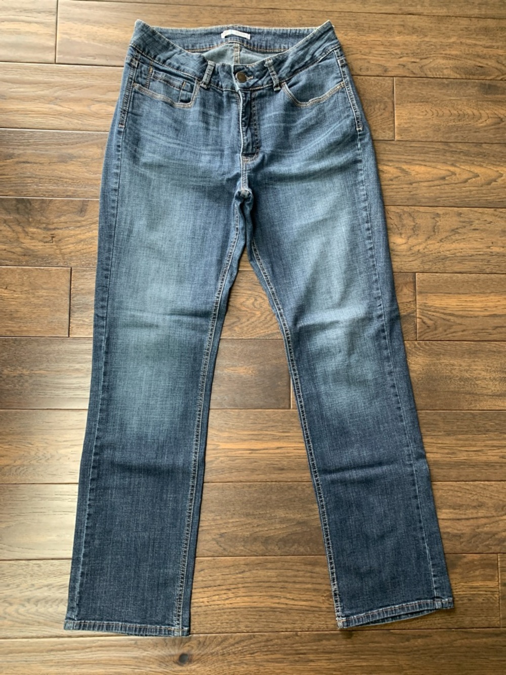 Comfort Riders by Lee Women’s Dark Wash Mid-Rise Jeans. Pre-owned. Size:32x31.
